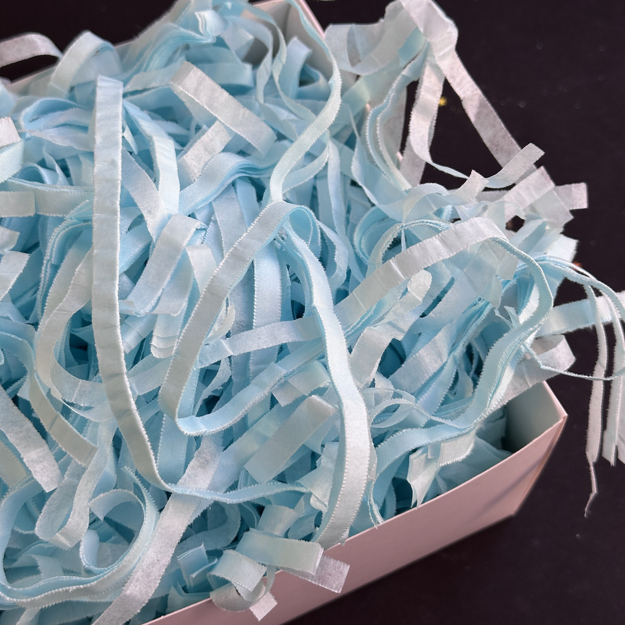 Наповнювач стружка із тіш'ю для коробок "Ніжно-блакитний", 25 г, фото 1