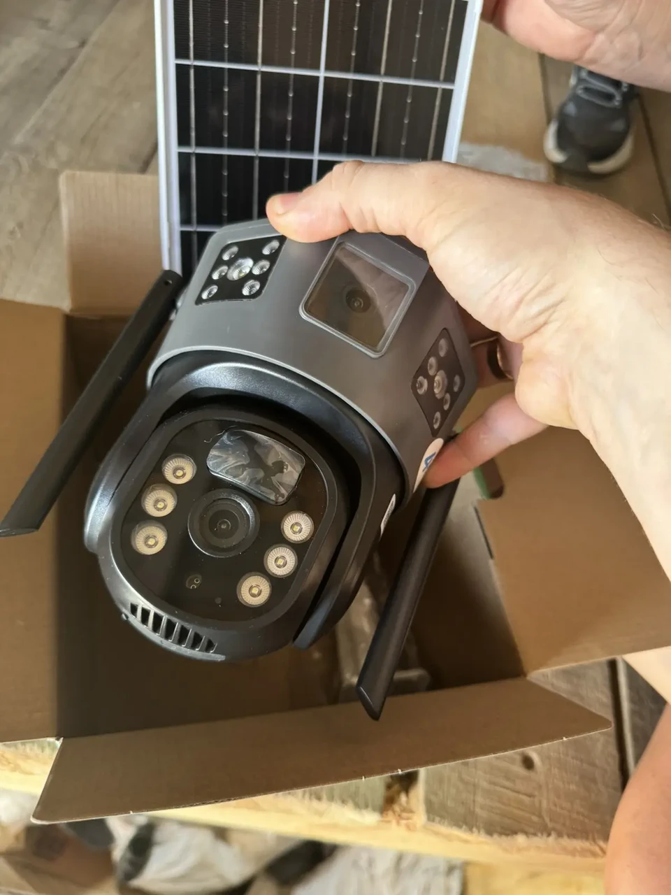 Бездротова вулична камера відеоспостереження 4G WiFi  на 2 об'єктиви із сонячною панеллю нічним баченням, фото 1