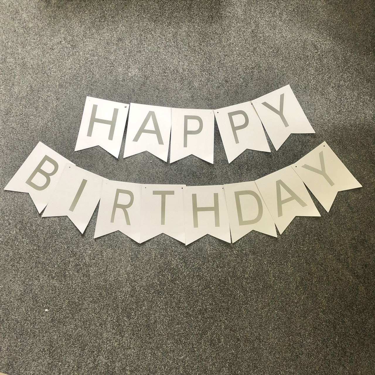 Гірлянда-розтяжка Прапорці Happy Birthday, біла зі сріблом