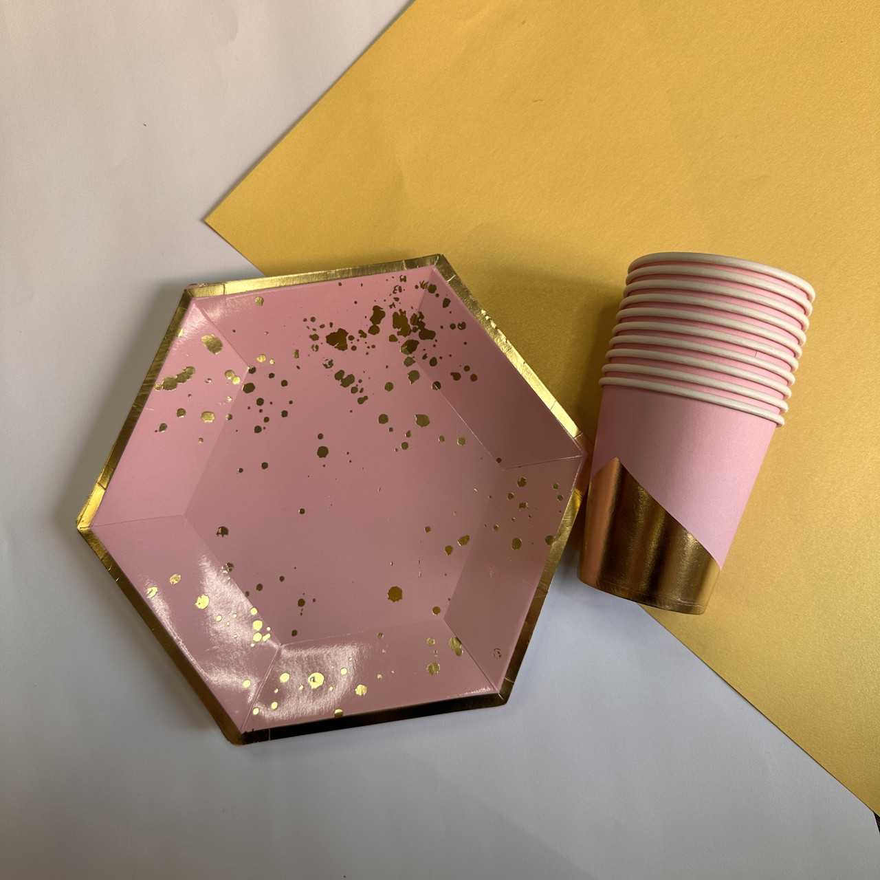 Набір посуду красивий для свята Тренд Рожевий з золотим дизайном, фото 1