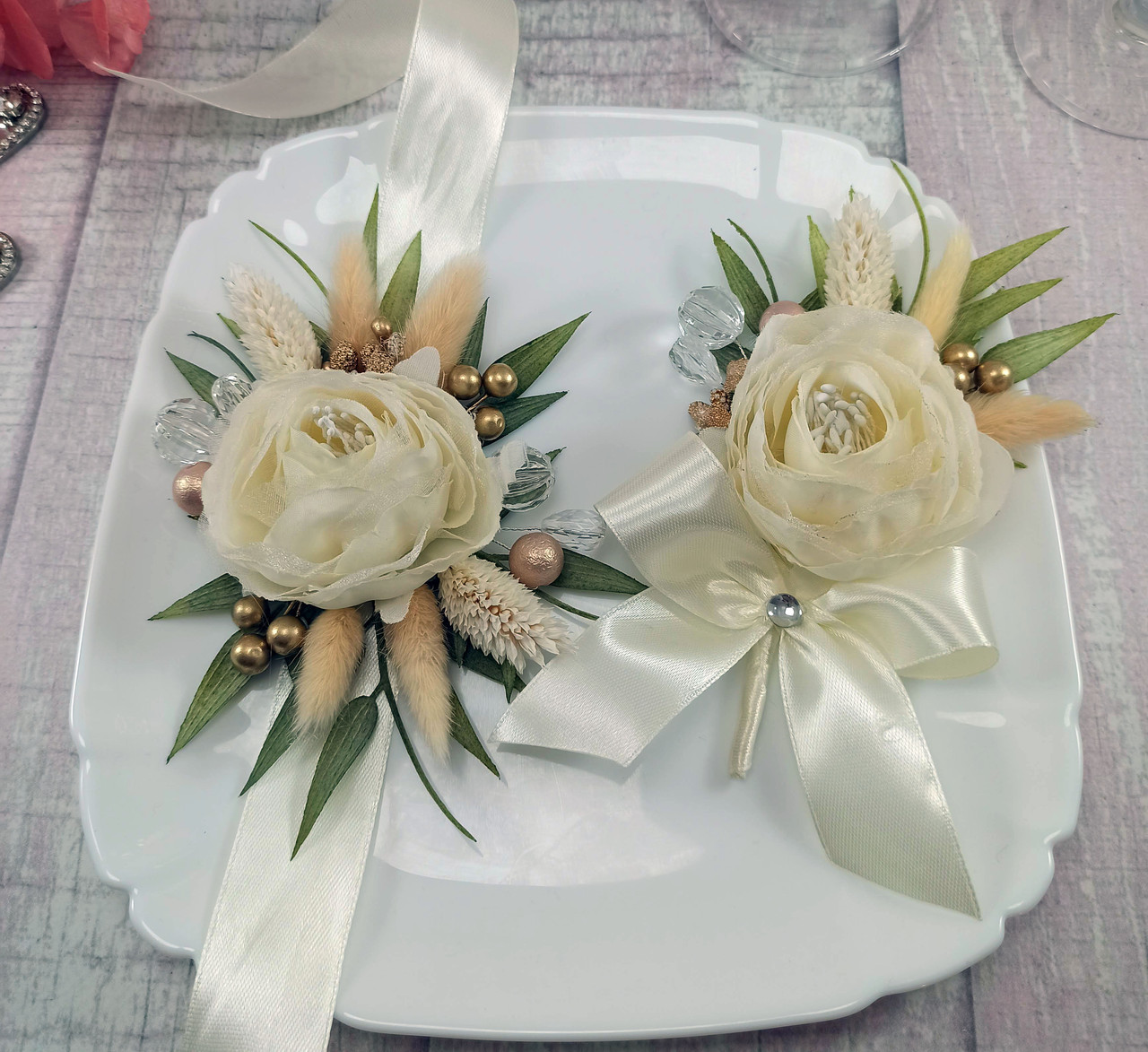 Набір екслюзивних бутоньєрок у молочному кольорі, фото 1