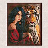 Алмазна мозаїка/вишивка Дівчина з тигром з голограмними стразами 40*50 см Ідейка AMO 7808, фото 3