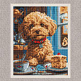 Алмазна мозаїка/вишивка Мальтіпу в кав'ярні 40*50 см Ідейка AMO 8040, фото 2