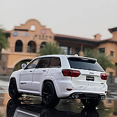 Модель автомобіля Jeep Grand Cheroke. Металева машинка Джип Гранд Черокі 1:32. Горять фари, звук двигуна, фото 3