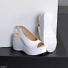 Лаконічні білі шкіряні босоніжки на танкетці колір на вибір, фото 8