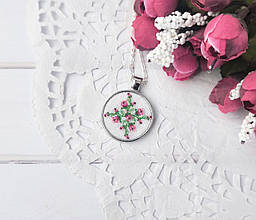 Кулон з вишивкою "Плетиста троянда"