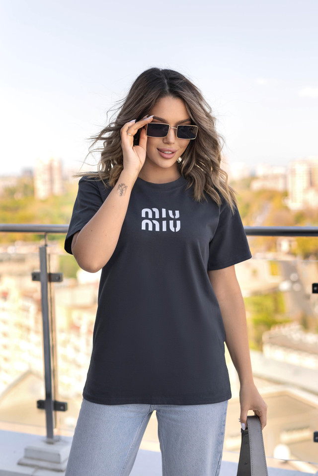 Жіноча футболка оверсайз з принтом "MIU" Жіноча футболка оверсайз з принтом "MIU"