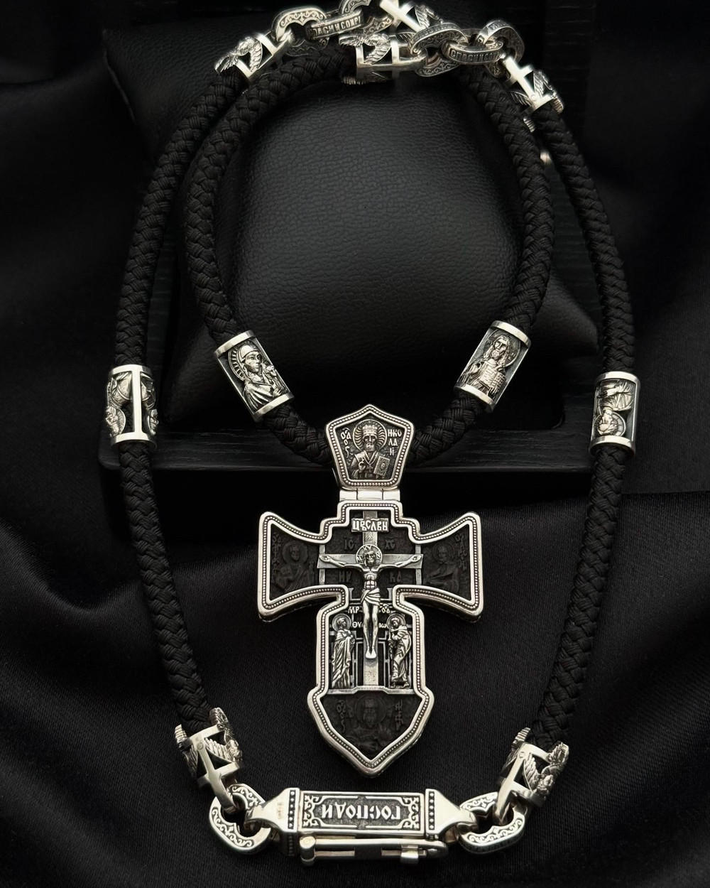 Срібний чоловічий комплект. Хрестик з деревом Ебен та шнурок., фото 1