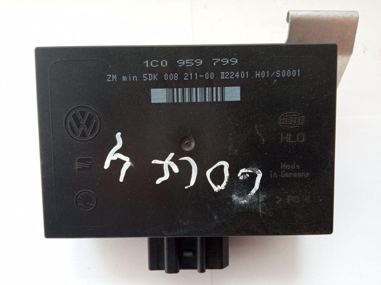 Електронний блок керування Volkswagen Golf4 / Seat / Skoda Hella 1C0 959 799 / 1C0959799