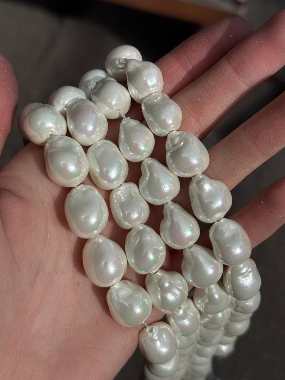 Перламутр/ майорка натуральні намистини неправильної форми розмір 12*15 приблизно 22 намистини