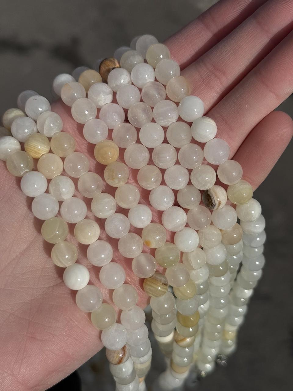 Онікс світла 4 мм кулька приблизно 80 шт довжина 37 см