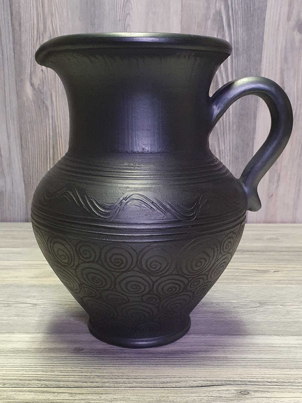 Глечик глиняний з ручкою з чорної глини, 1,2 л, фото 1