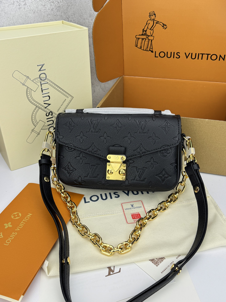 Louis Vuitton Pochette Metis East West Black