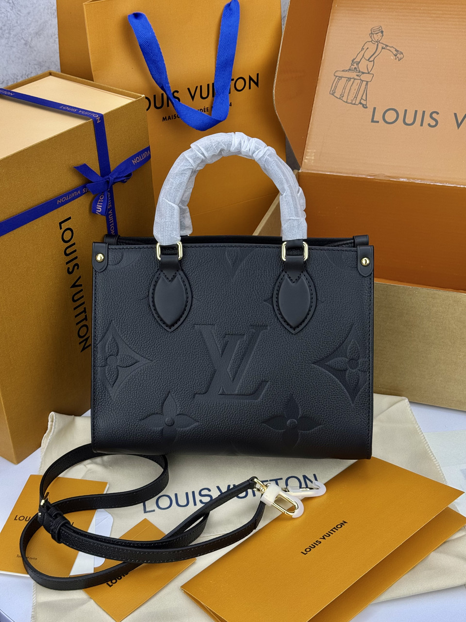 Louis Vuitton Onthego PM Black