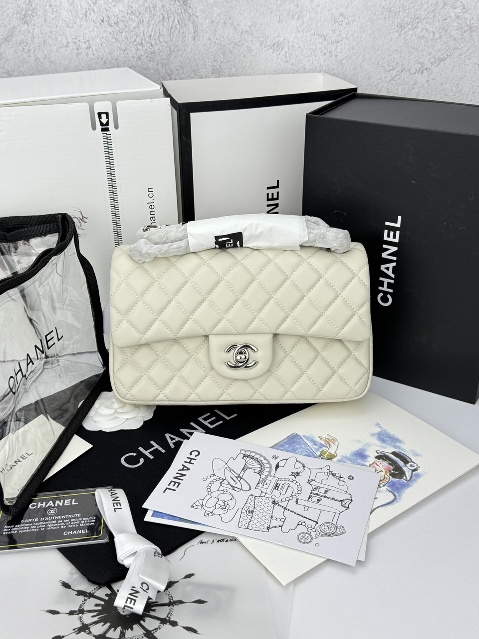 Chanel Milk Silver (з косметичкою)