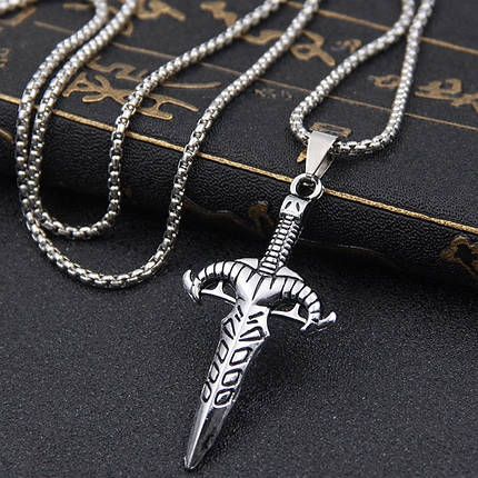 Ланцюг із кулоном кинджал із візерунками сріблястого кольору Stainless Steel розмір 50х20 мм розмір ланцюга 70 см 3 мм, фото 1