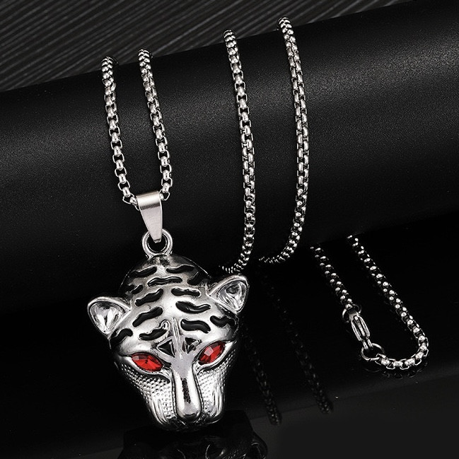 Ланцюг із кулоном тигр із кристалами сріблястого кольору Stainless Steel розмір 40х30 мм розмір ланцюга 70 см 3 мм