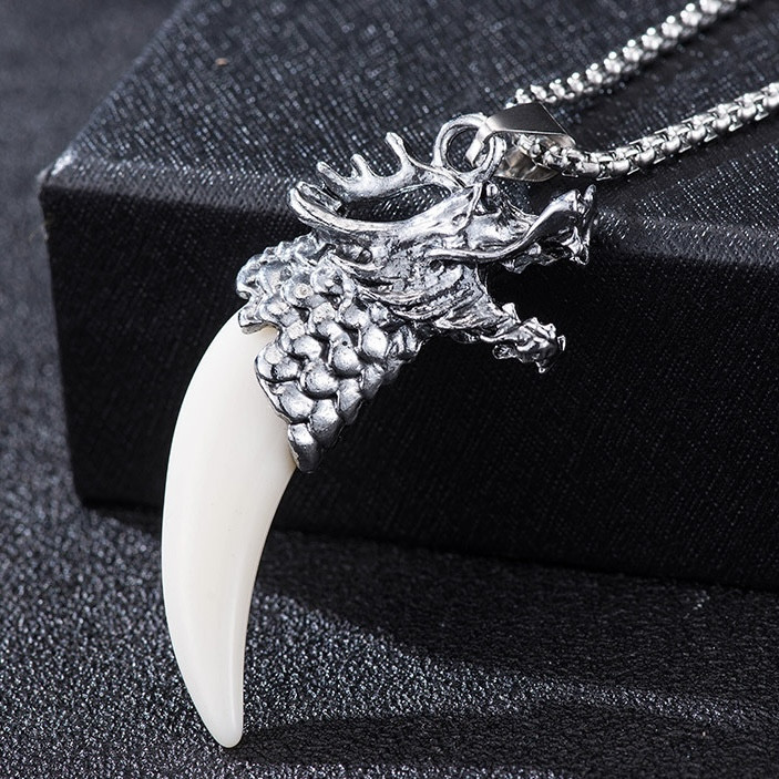 Ланцюг із кулоном дракон бежевий ікла сріблястого кольору Stainless Steel розмір 60х25 мм розмір ланцюга 70 см 3 мм