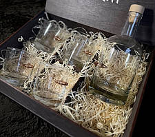 Набір з 4 склянок та пляшки для віскі