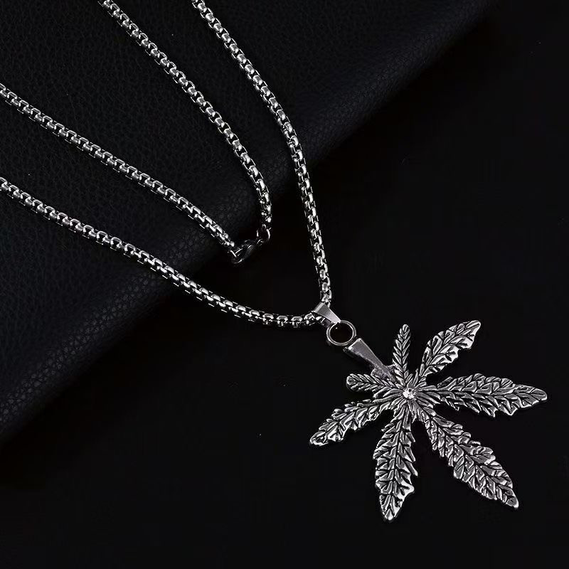 Ланцюг із кулоном конопля з кристалом сріблястого кольору Stainless Steel розмір 65х55 мм розмір ланцюга 70 см 3 мм