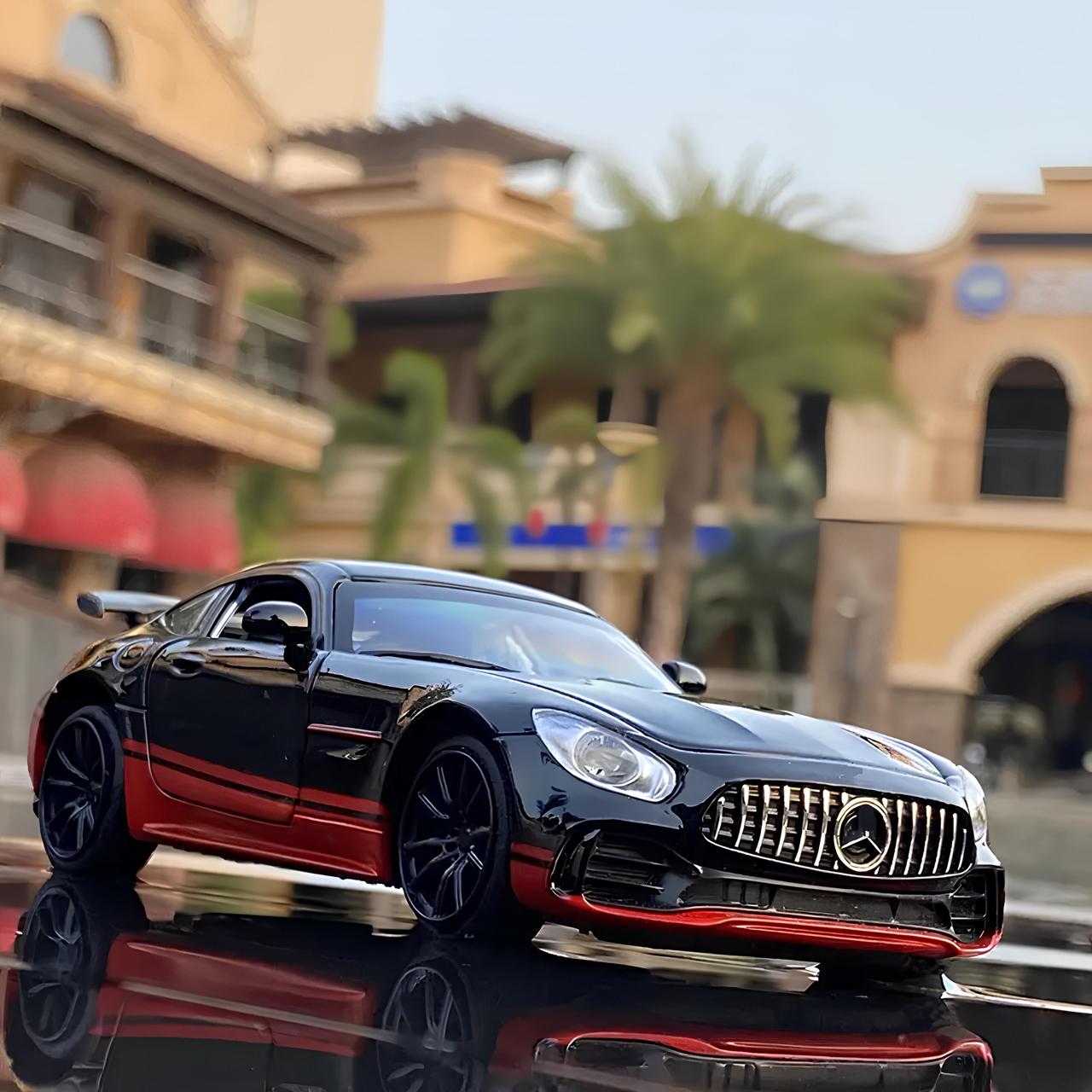 Модель автомобіля Mercedes Maisto AMG GT зменшена 1:32 зі фарами, що світяться, і звуковими ефектами мотора.