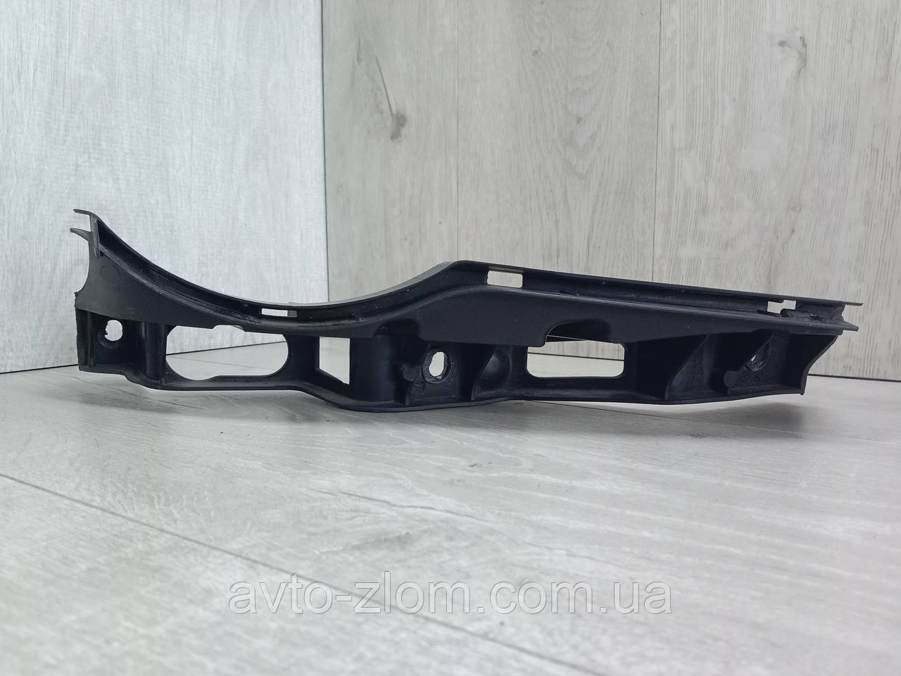 Кронштейн переднього бампера Volkswagen Passat B6 Пасат Б6. Правий. 3C0807890., фото 1