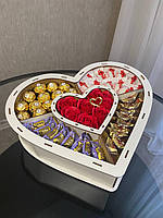 Подарунковий бокс-серце 35×30×8 см з цукерками, трояндами та кільцем ідеальний подарунок для коханої