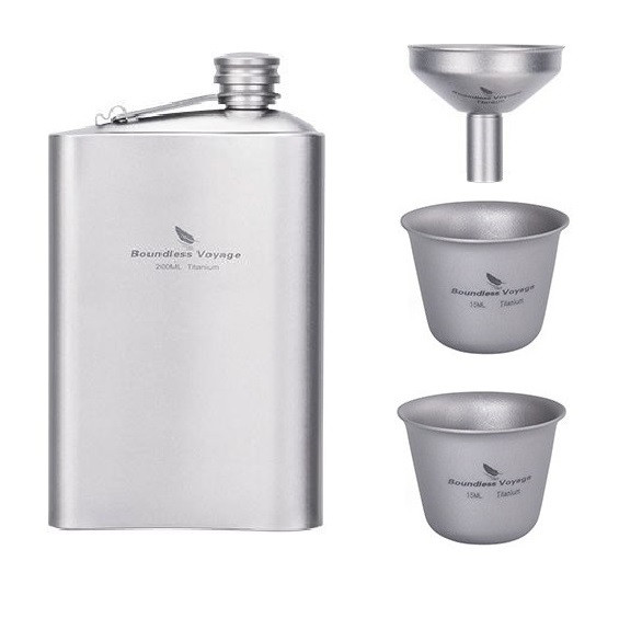 Титанова фляга для міцних алкогольних напоїв Boundless Voyage 200 мл з титановими чарками 2 шт та лійка в чохлі, фото 1