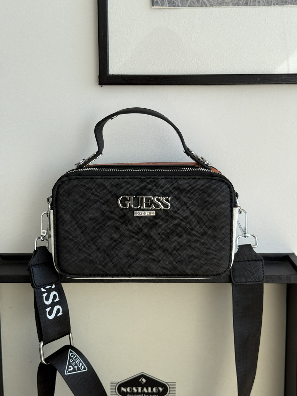 Сумка жіноча чорно-червона Guess Гесс крос-боді на широкому ремені, фото 1