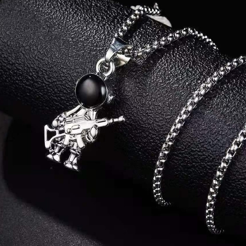 Ланцюг із кулоном чоловічок з автоматом сріблястого кольору Stainless Steel розмір 30х20 мм розмір ланцюга 70 см 3 мм