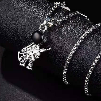 Ланцюг із кулоном чоловічок з автоматом сріблястого кольору Stainless Steel розмір 30х20 мм розмір ланцюга 70 см 3 мм, фото 1