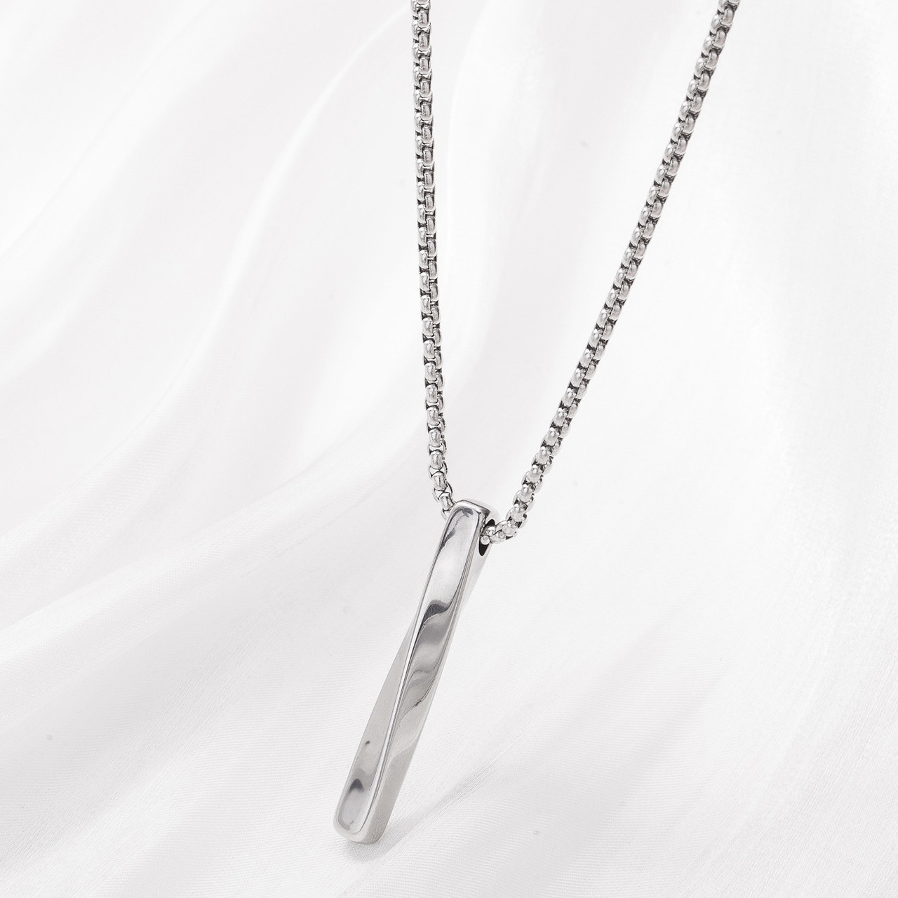 Ланцюг із кулоном кручена паличка сріблястого кольору Stainless Steel розмір 40х5 мм розмір ланцюга 70 см 3 мм