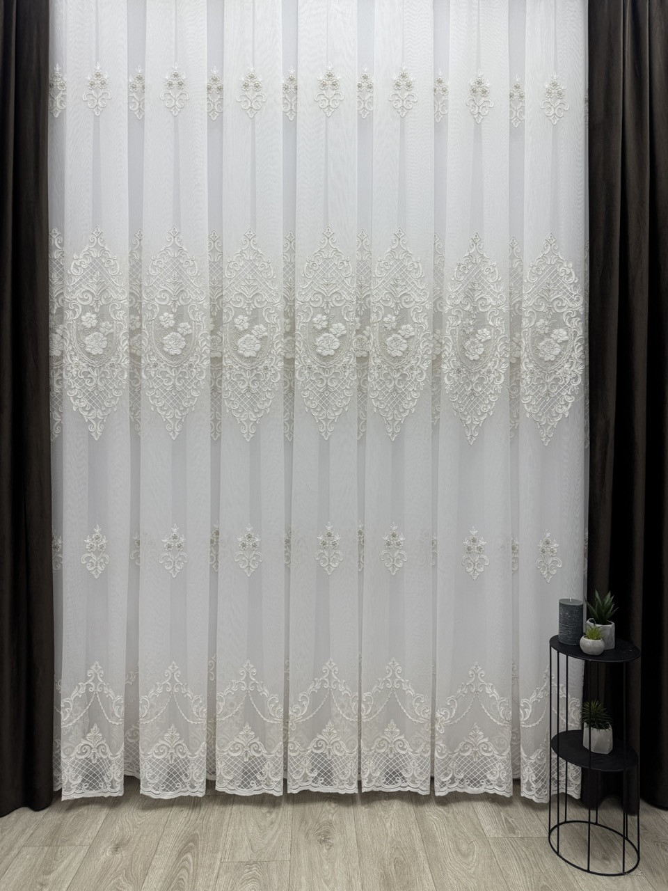 Тюль на основі бамбука з красивою шеніловою вишивкою. Колір: молочний з золотом, фото 1