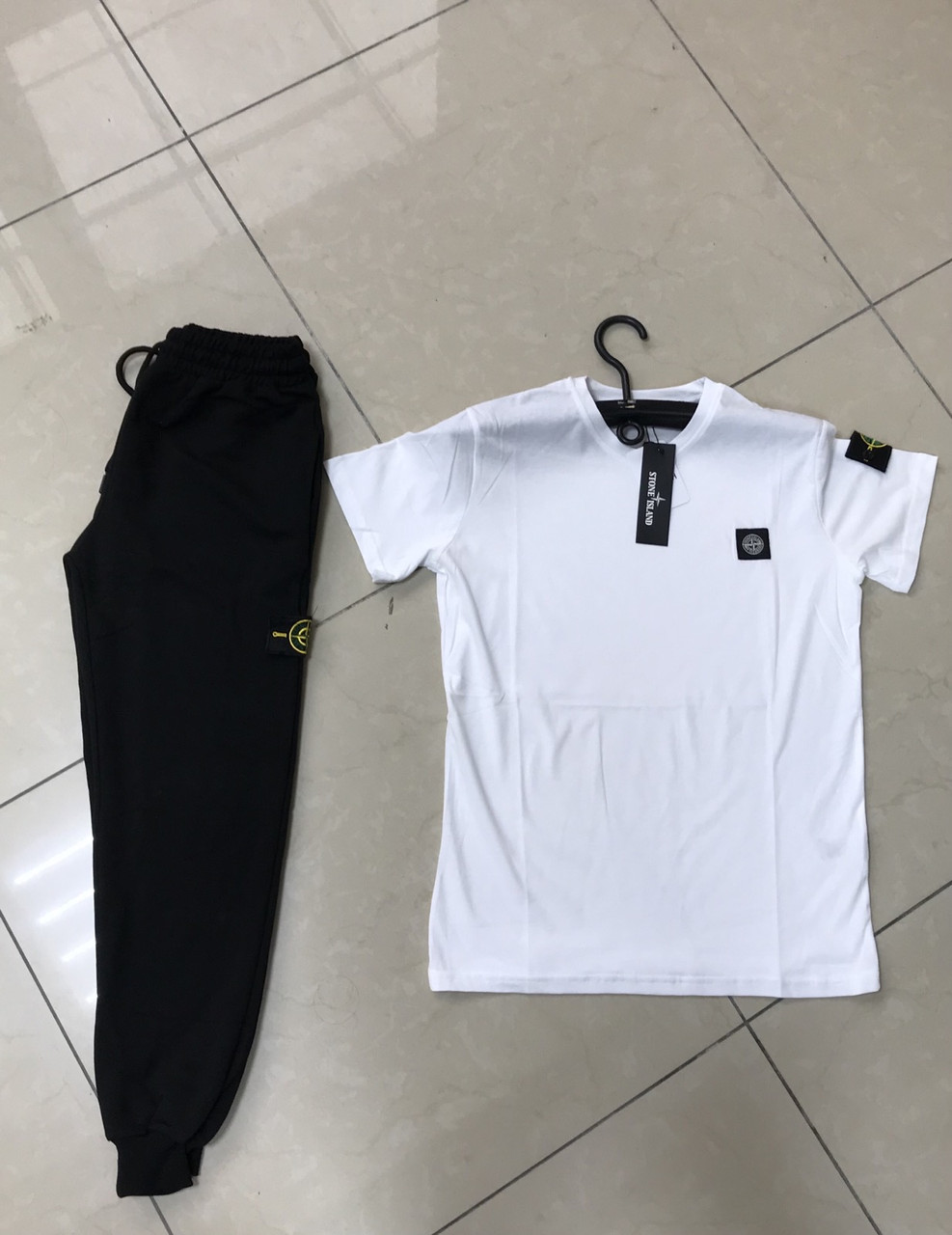 Чоловічі спортивні штани на манжеті з лого в чорному кольорі, фото 1