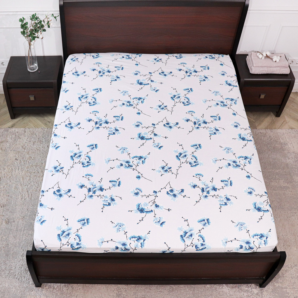 Захисне натяжне міцне простирадло гумка односпальне з бязі (90*200*25) бавовняне біле з квітковим принтом