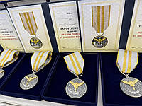 Медаль Воєнна розвідка за знищення ворога з документом у оксамитовому футлярі