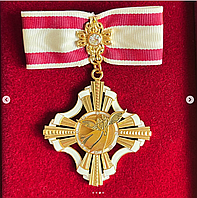 Відзнака «Орден Кохання» з документом у оксамитовому червоному футлярі