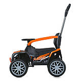 Дитяча каталка-толокар електромобіль Bambi M 6126 з батьківською ручкою 2 в 1 Жовтогарячий, фото 7