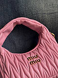 Сумка жіноча Miu Miu Wonder Matelasse Leather Hobo рожевий хобо через плечі Міу Міу, фото 3