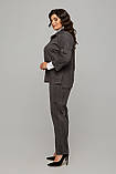 Жіночий кашеміровий жакет з кишенями та патами великих розмірів 50-60 графітовий, фото 2