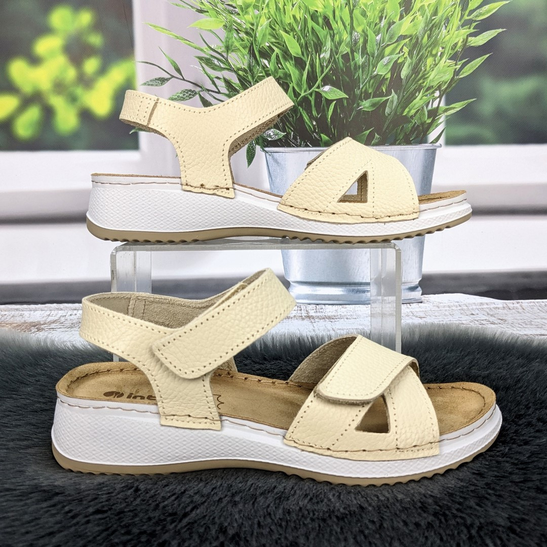 Сандалії босоніжки жіночі Inblu бежеві шкіряні на липучках 4904