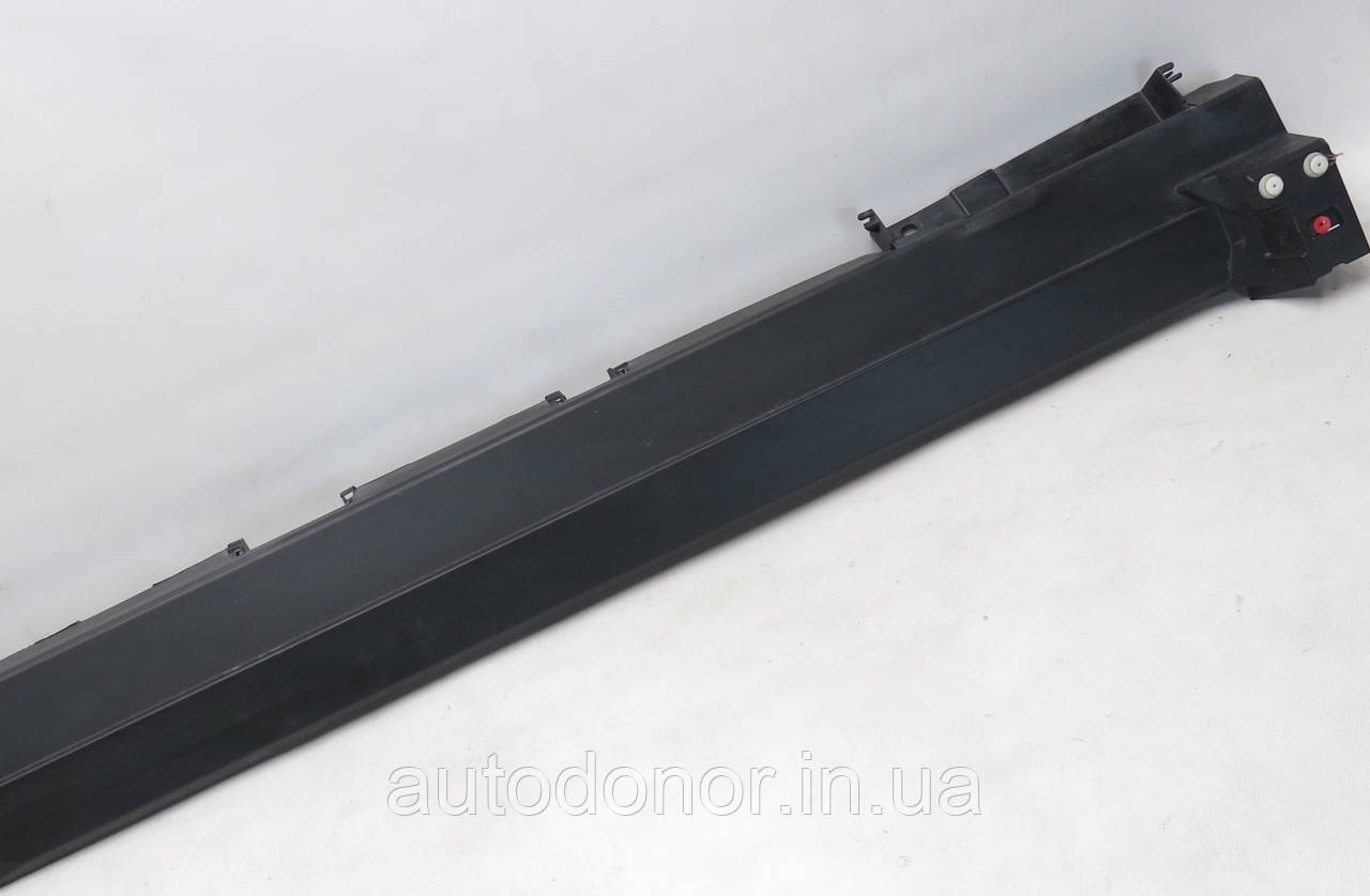 Накладка порога зовнішня ліва Nissan Ariya (22-) 76851-5MP0A