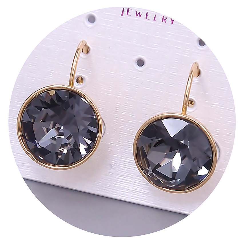 Сережки XР. Позолота 18К. Камені: Swarovski чорного кольору. Довжина: 22 мм. Ширина: 15 мм.