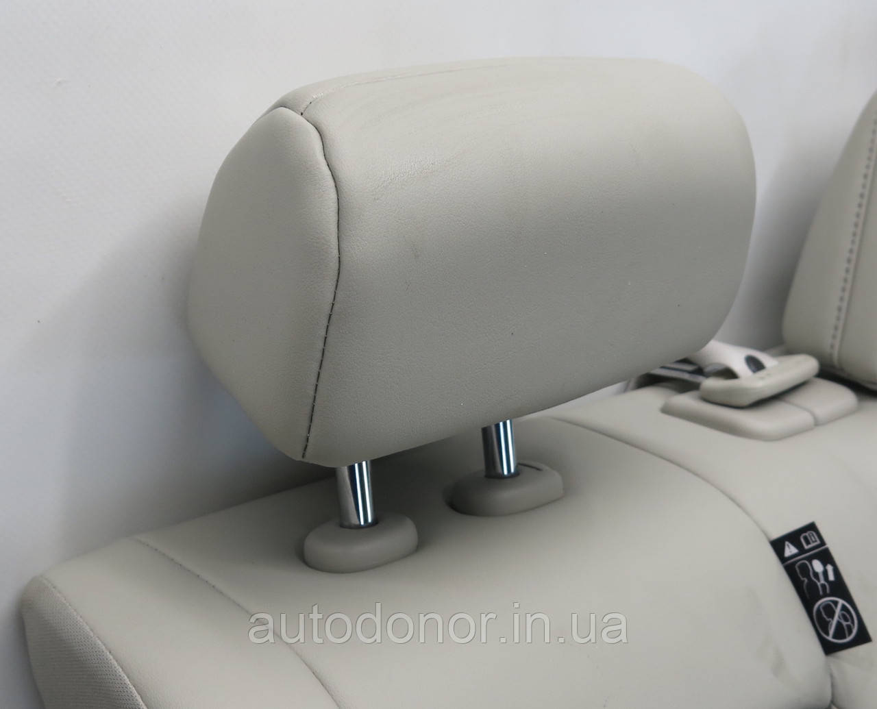 Підголовник сидіння заднього центральний шкіра беж Nissan Ariya (22-) 86460-5MP1B