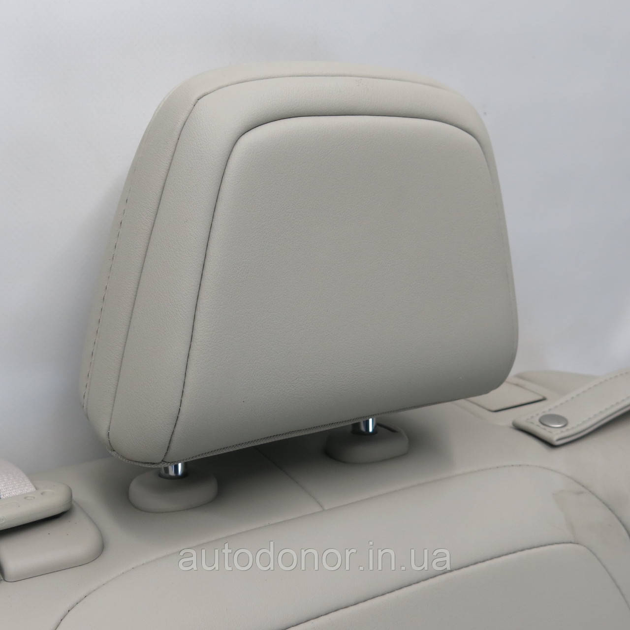 Підголовник сидіння заднього лівий / правий шкіра беж Nissan Ariya (22-) 86430-5MP1B