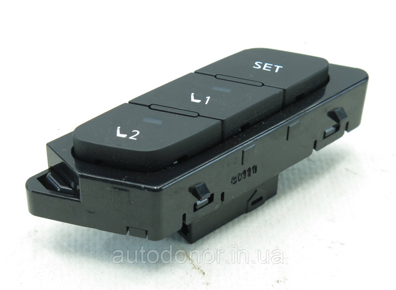 Перемикач пам'яті сидінь на карті дверей передня ліва Nissan Ariya (22-) 25491-6RA1A