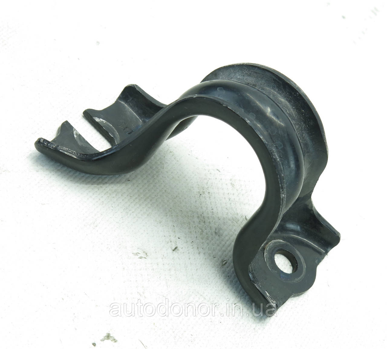Скоба ліва втулки стабілізатора заднього Nissan Ariya (22-) 56234-6RS0A