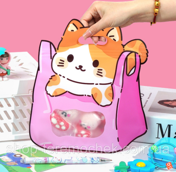 Пакет пакувальний фігурний з ручкою Котик у рожевій сумці для солодощів із зіп застібкою 25х26х5 см, фото 1