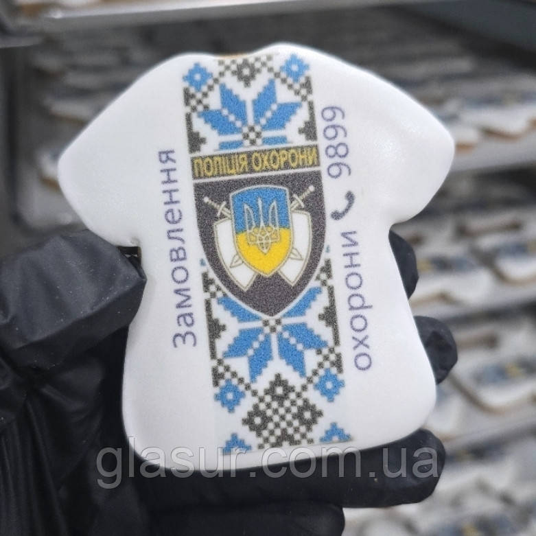 Імбирний пряник Вишиванка 8 см з логотипом компанії