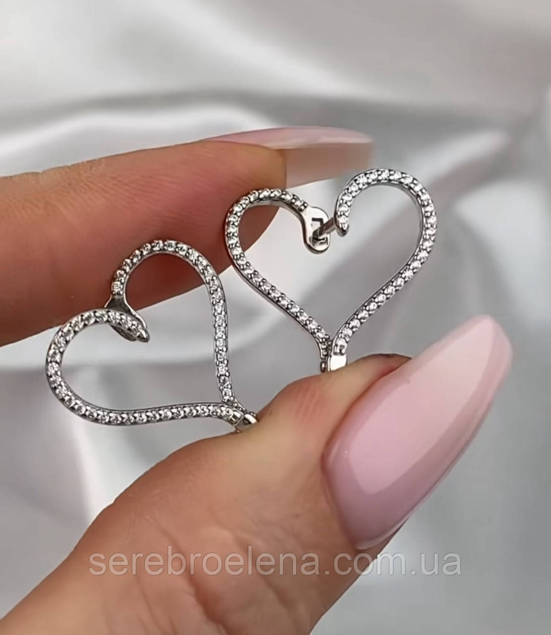 Срібні сережки з покриттям родій Серця